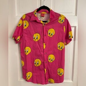 Cakeworthy Pink Tweety Bird button up. Women’s XL
